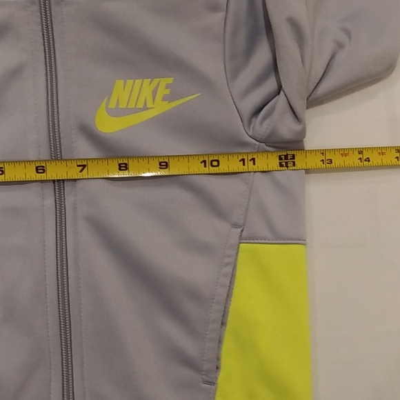 Nike Light Grey and Yellow Jacket Size 2T - Picture 3 of 7
